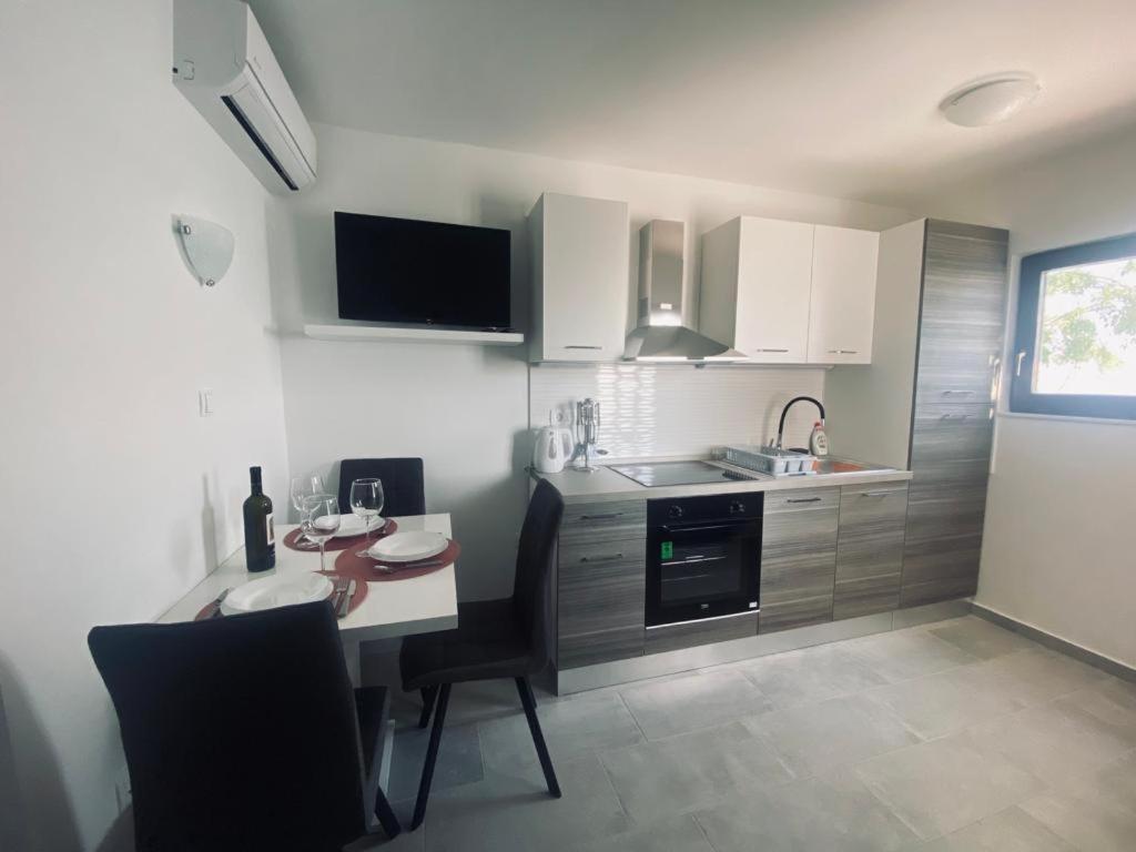 Apartmani Mila Starigrad Exterior photo