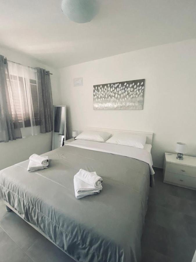 Apartmani Mila Starigrad Exterior photo