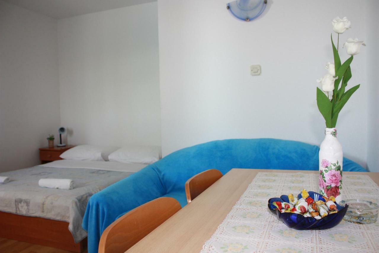 Apartmani Mila Starigrad Exterior photo