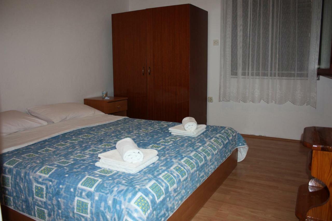 Apartmani Mila Starigrad Exterior photo