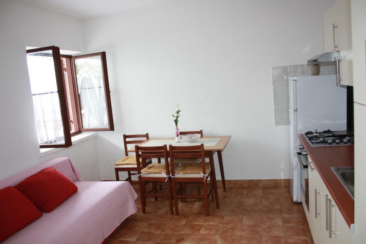 Apartmani Mila Starigrad Exterior photo
