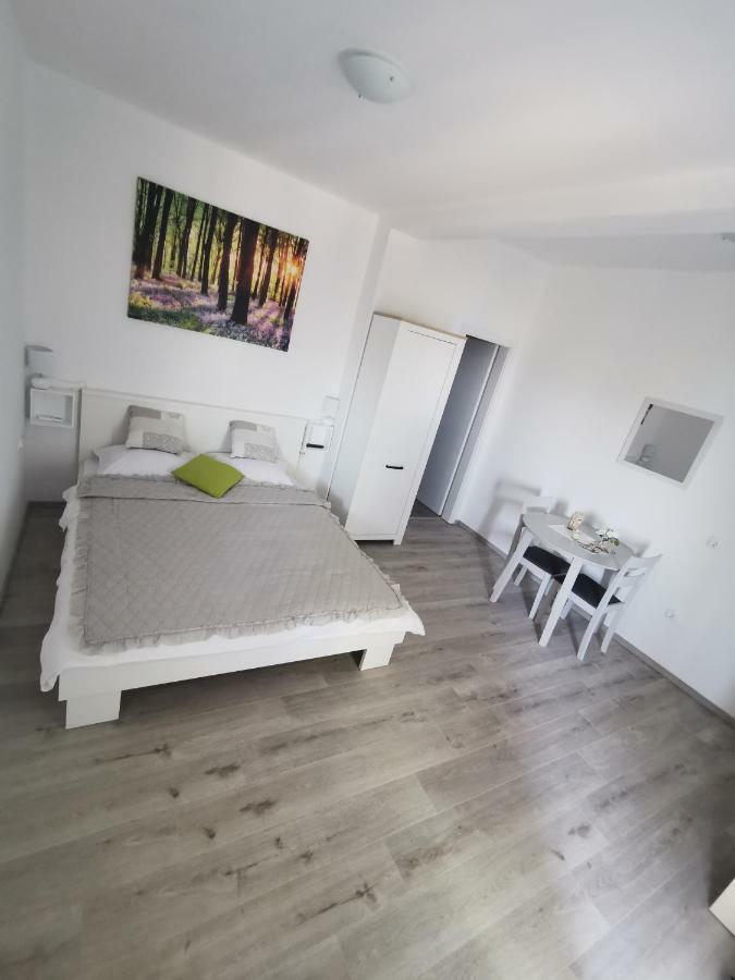 Apartmani Mila Starigrad Exterior photo