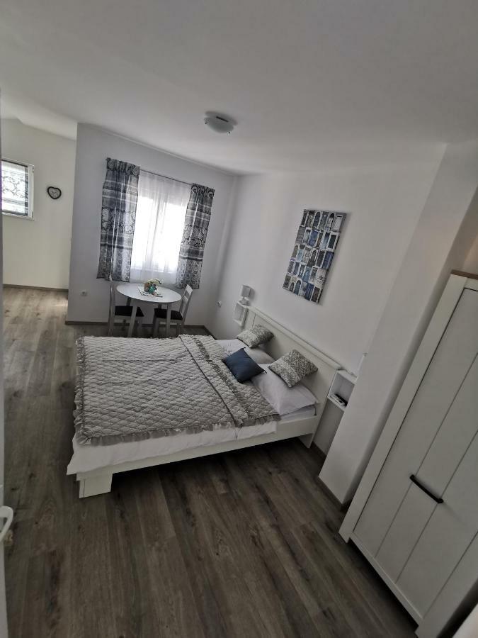 Apartmani Mila Starigrad Exterior photo