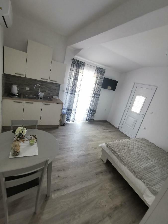 Apartmani Mila Starigrad Exterior photo